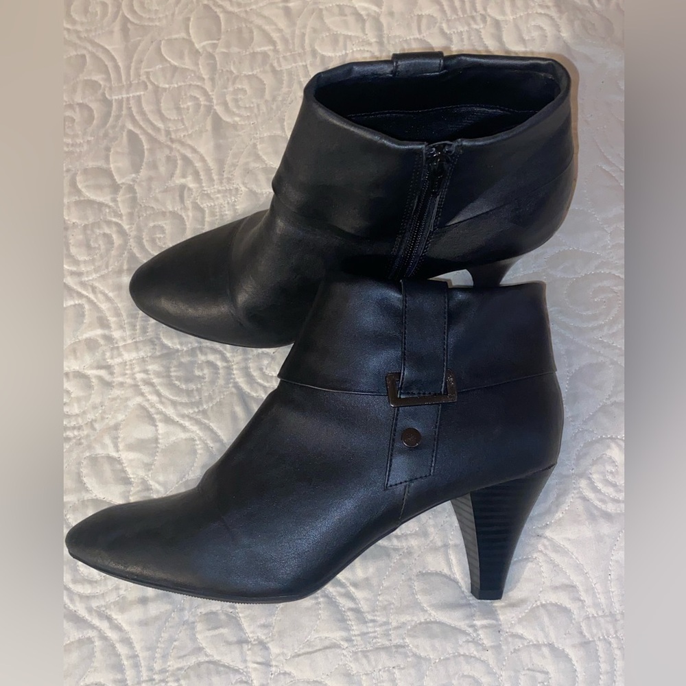 Black bootie with black buckle and inside zipper
Worn once
Size 10M